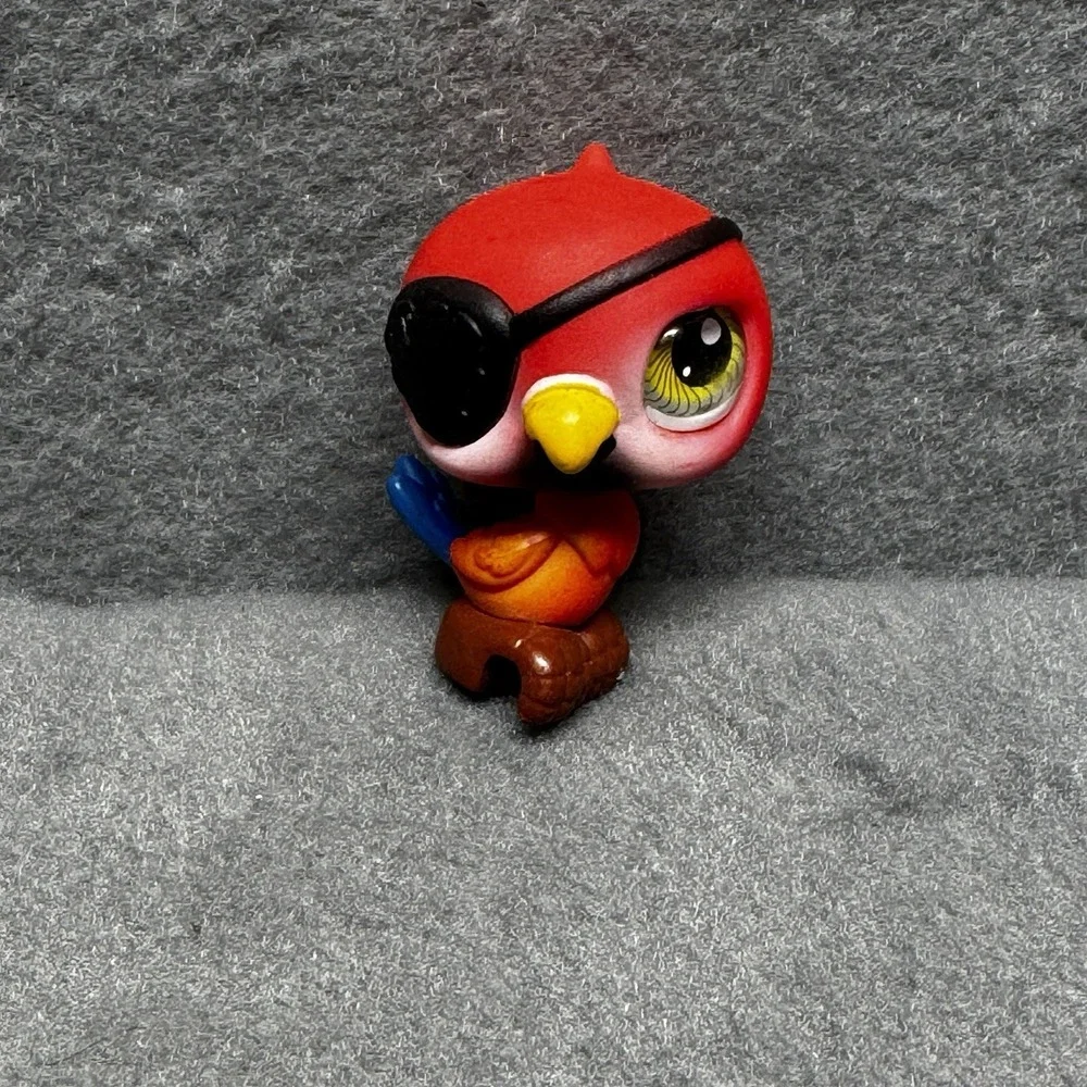 Littlest Pet Shop 331 Red Pirate Parrot Bird Green Eye Patch Blue Tail LPS
